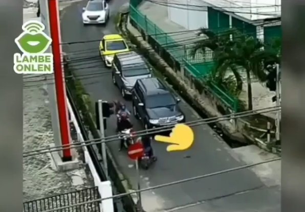 pengendara motor nekat