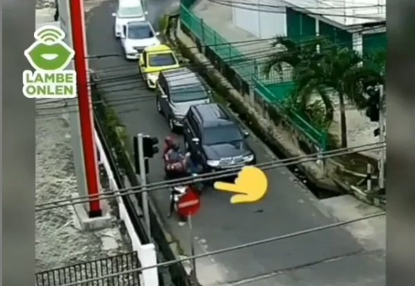 pengendara motor nekat