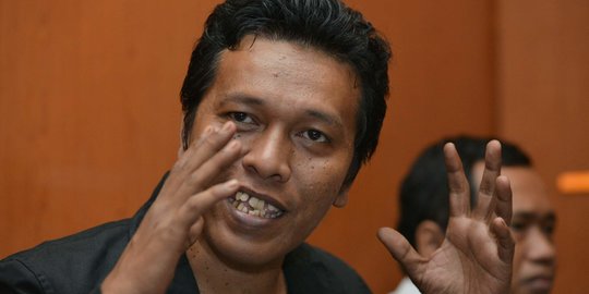 Detik-detik Adian Napitupulu Kolaps Saat Penerbangan ke Palangka Raya