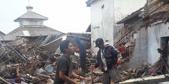 Setahun Berlalu, Korban Tsunami Selat Sunda Masih Tinggal di Huntara