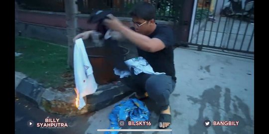 Aksi Billy Syahputra Bakar Kaus Jutaan Rupiah Milik Nikita Mirzani Dikecam Netizen