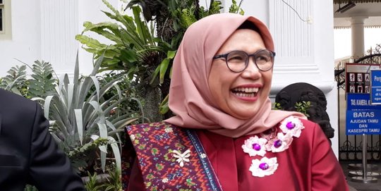 Penampilan Baru Pimpinan KPK Lili Pintauli yang Kini Berhijab