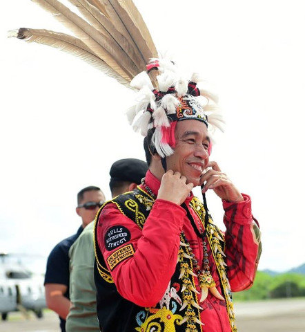 Mengenal Pakaian  Adat  yang  Dikenakan Jokowi  di Kalimantan 