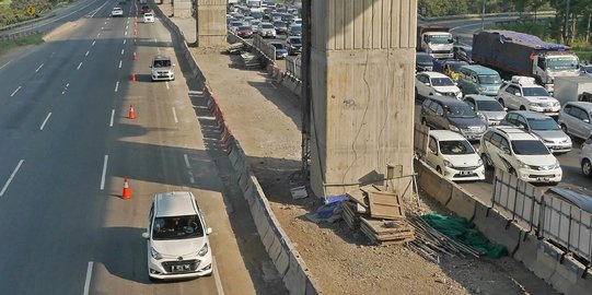 Pemudik Natal Kembali Padati Tol Cikampek, Contraflow Diberlakukan Sepanjang 14 Km