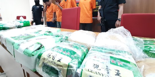 Tangkap 10 Orang, Polda Metro Jaya Amankan 10 Kg Ganja serta 3,2 Kg Sabu