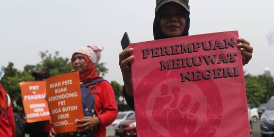 Hari Ibu, Aktivis Perempuan Meruwat Negeri di Depan Istana