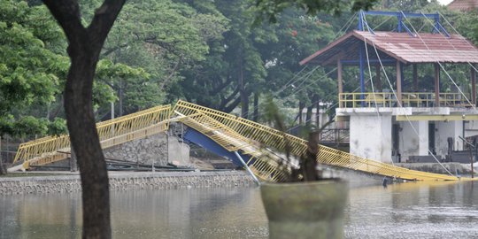 Baru Sehari Diresmikan, Jembatan di Hutan Kota Kemayoran Ambruk