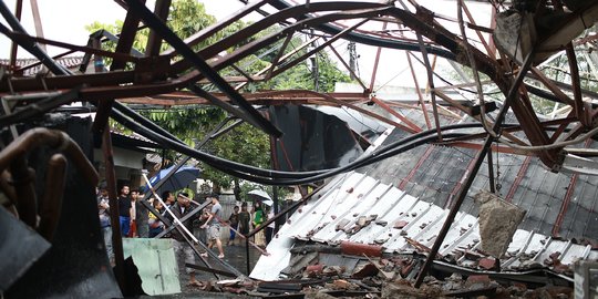 Kondisi Menara Pemancar RRI yang Roboh di Radio Dalam