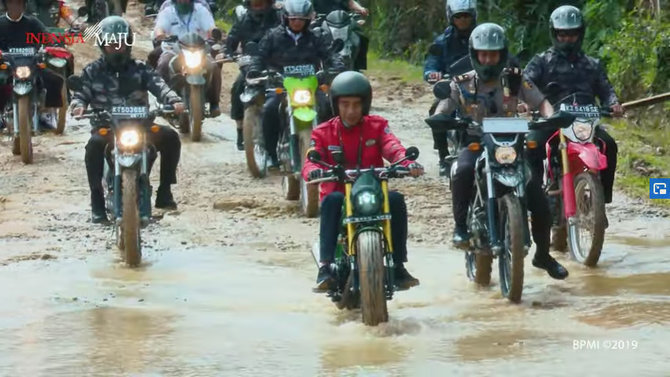 presiden jokowi naik motor