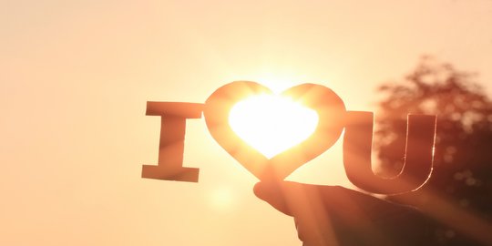 42 Kata Kata Romantis Yang Bikin Pasangan Makin Cinta Merdeka Com