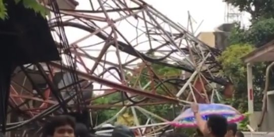 Detik-Detik Menara BTS Setinggi 120 Meter Tumbang Bersamaan Petir Menggelegar