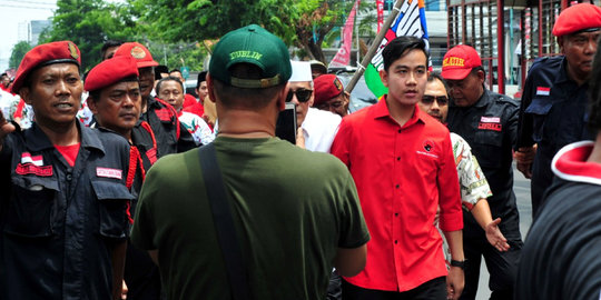 Miripnya Gaya Gibran dengan Jokowi saat Nyalon Pilkada