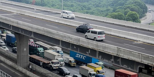 Saat Tol Layang Jakarta-Cikampek Padat, Kemenhub Imbau Pengendara Tak Memaksa Masuk