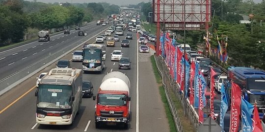 Cegah Kepadatan Kendaraan, Contra Flow Diberlakukan di KM 47-61 Tol Japek