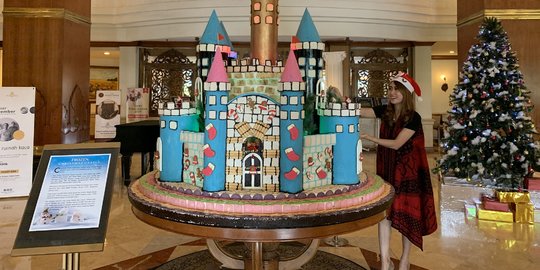 Replika Kastil Natal di Solo Dibuat dari Makanan Tradisional