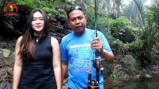 memancing bersama wanita cantik