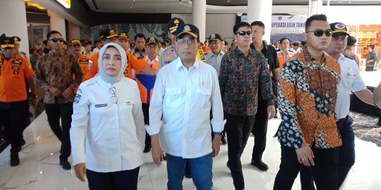 Pantau Angkutan Nataru di Pelabuhan Merak, Menhub Minta ASDP Tingkatkan Pelayanan