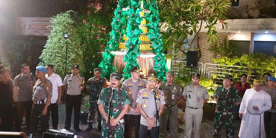 Pantau Gereja, Kapolri Idham Azis Sebut Perayaan Natal Malam Ini Berjalan Aman