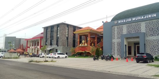 potret kerukunan warga di surabaya dengan 6 rumah ibadah saling berdampingan