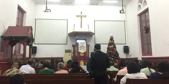 Natal di Gereja Berusia 300 Tahun Peninggalan Portugis