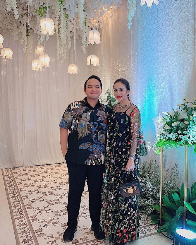 Mengungkap Pundi Pundi Rupiah Suami Momo Geisha Pengusaha Muda Tajir Melintir Merdeka Com