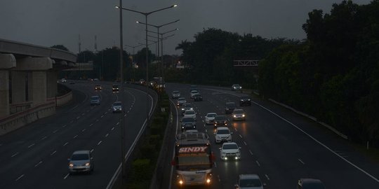 lintasi gerbang tol cikampek utama di libur natal rev1