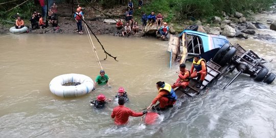 SIM Pengemudi Bus yang Terjun ke Jurang di Pagar Alam Mati Sejak 2010