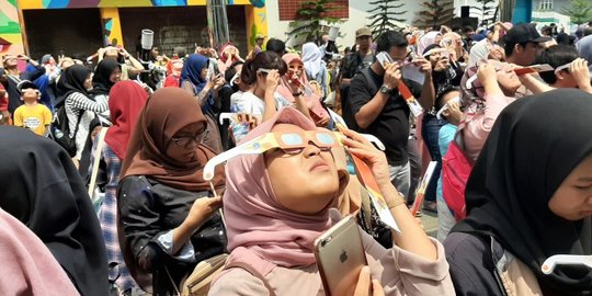 Amati Gerhana Matahari Cincin, Warga Jakarta Padati Planetarium TIM