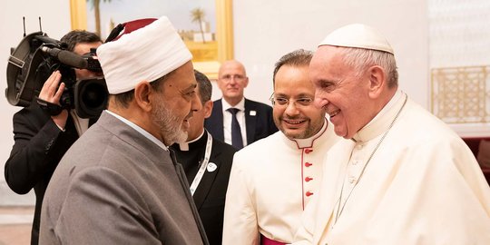 Imam Besar Al-Azhar Ucapkan Selamat Natal kepada Paus dan Umat Nasrani Sedunia