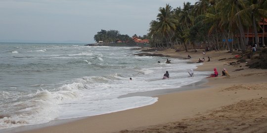 Antisipasi Macet di Tahun Baru, Polisi Berlakukan Sistem Buka Tutup ke Pantai Anyer