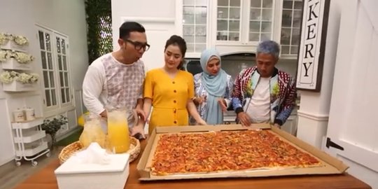 10 potret rumah natalie sarah bergaya american classic, serba putih dan bikin betah