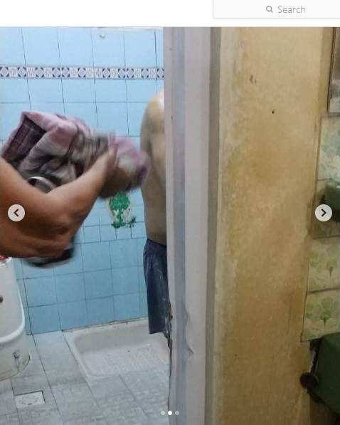 petugas damkar bebaskan pria di kamar mandi