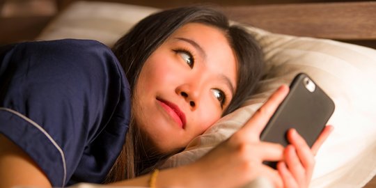 lebih lambat dan mengganggu siklus tidur rev2