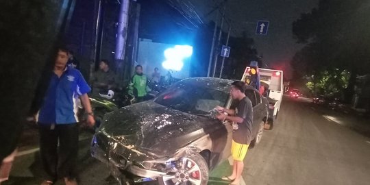 Saksi Lihat Mobil BMW Melaju Kencang Sebelum Tabrak Apotek Senopati