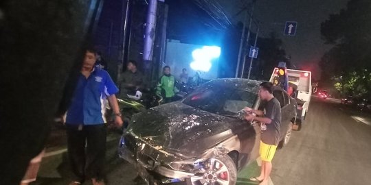 Pengemudi BMW Tabrak Apotek Senopati Mahasiswa 19 Tahun