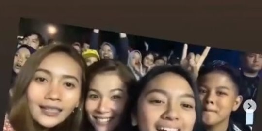 bersama keluarga rev4