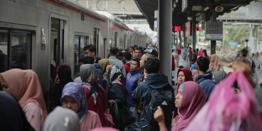 Malam Tahun Baru, KRL Commuter Line Beroperasi Hingga Jam 03.00 WIB