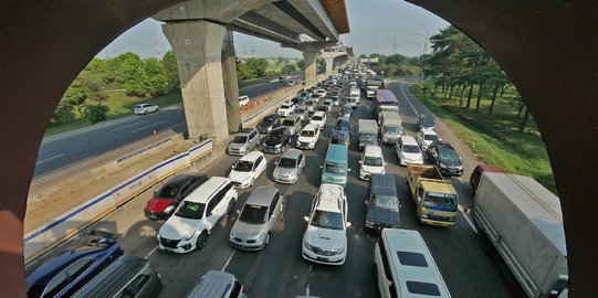 Arus Balik Sore Ini, Tol Cikampek Dibuka Contraflow dan Penambahan Gardu Transaksi