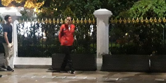 Jokowi Sapa Wisatawan dan Pedagang di Titik Nol Kilometer