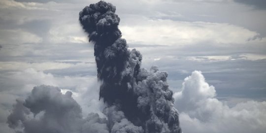 Gunung Anak Krakatau Kembali Erupsi, Warga Diimbau Hindari Radius 2 KM dari Kawah