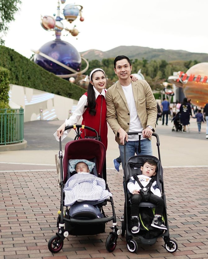 sandra dewi dan keluarga liburan ke hongkonginstagram sandra dewi