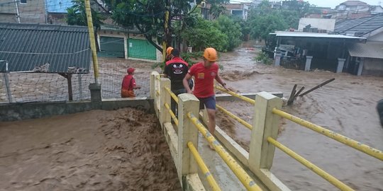 Tanggul Irigasi Jebol, Perumahan Cimareme Indah Bandung Barat Terendam Banjir