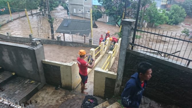 perumahan cimareme bandung barat diterjang banjir