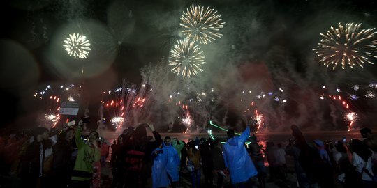 Kemeriahan Pesta Kembang Api Sambut Tahun Baru 2020 di Ancol