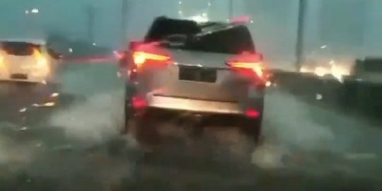 4 Gerbang di Tol Jakarta-Cikampek Ditutup Akibat Banjir