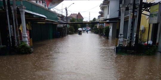Banjir Sampai 2 Meter Di Bekasi Warga Dilaporkan Mengungsi Merdeka Com