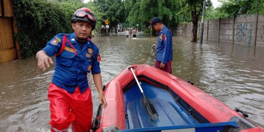 Banjir Rendam Cipinang Melayu Jaktim Hingga Atap Rumah
