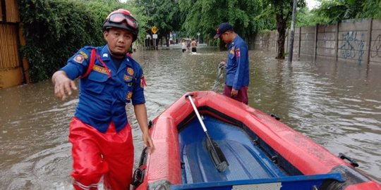 Damkar Jaktim Terima 26 Permintaan Evakuasi Korban Banjir