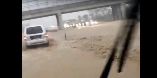 Naik Helikopter, Menhub Budi Cari Penyebab Banjir Tol Cipali