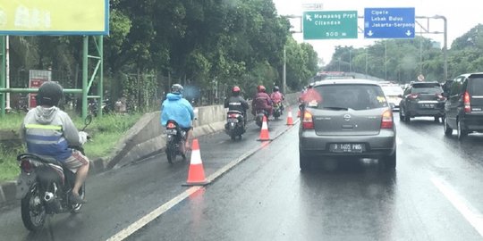 Jalan TB Simatupang Banjir, Pemotor Dialihkan Lewat Jalan Tol